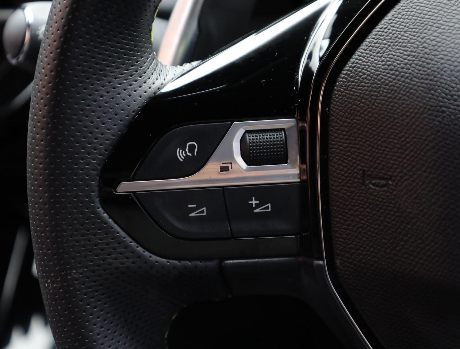 Used Peugeot 2008 2024 for sale - 76987040: Photo 24