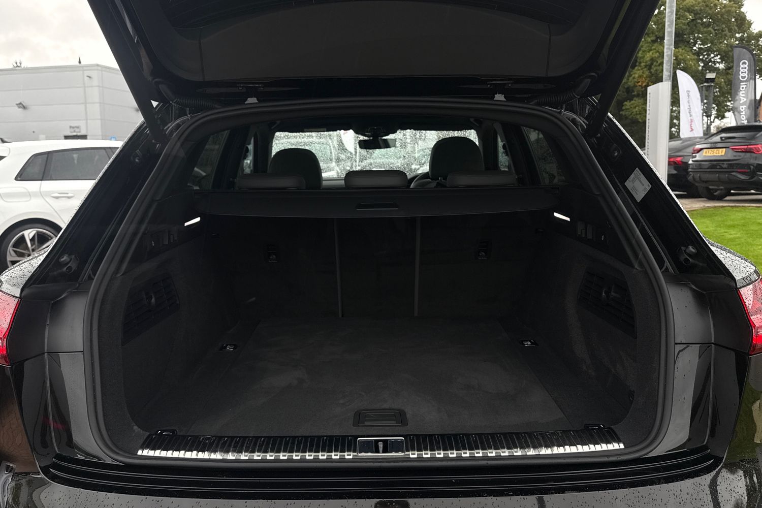 Used Audi Q8 e-tron 2024 for sale - 76158299: Photo 7