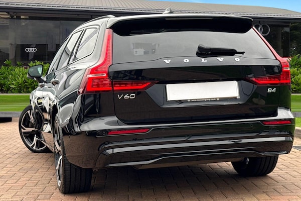 Used Volvo V60 2023 for sale - 76224731: Photo 2