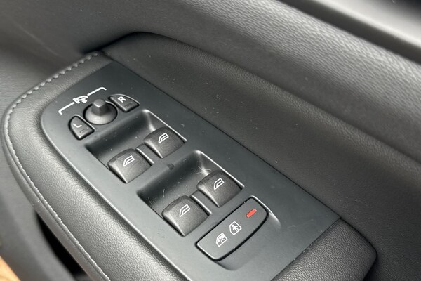 Used Volvo V60 2023 for sale - 76224731: Photo 42