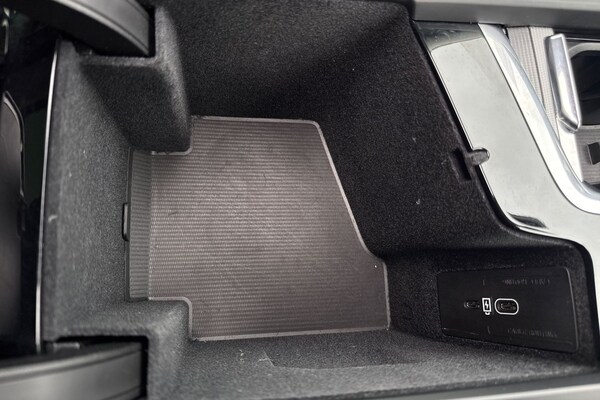Used Volvo V60 2023 for sale - 76224731: Photo 55