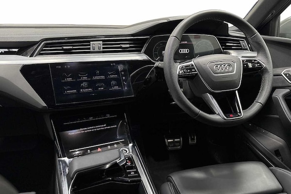 Used Audi Q8 2024 for sale - 76232568: Photo 2