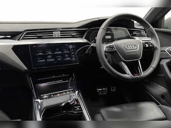 Used Audi Q8 2024 for sale - 76232568: Photo 2