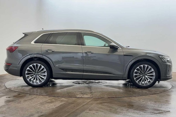 Used Audi Q8 2024 for sale - 76232568: Photo 4