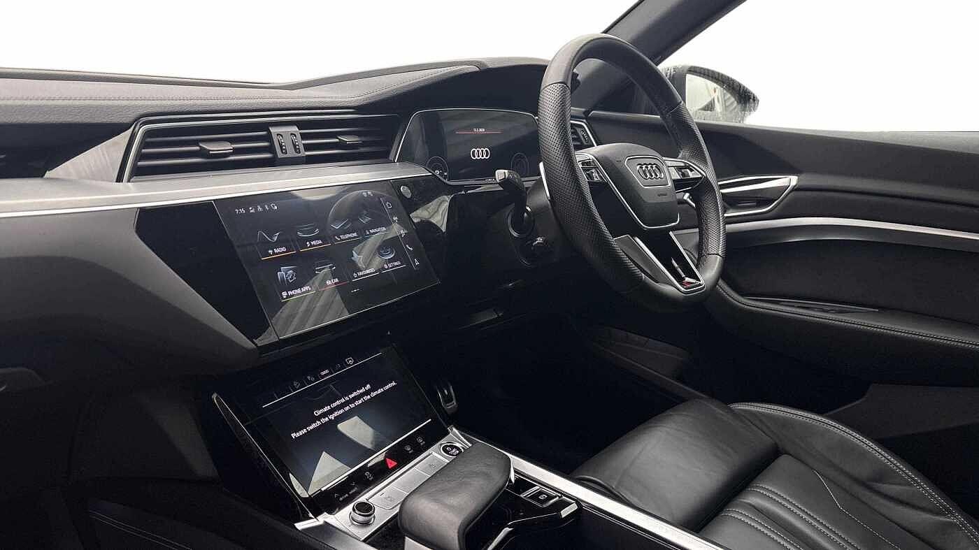 Used Audi Q8 2023 for sale - 77733603: Photo 2