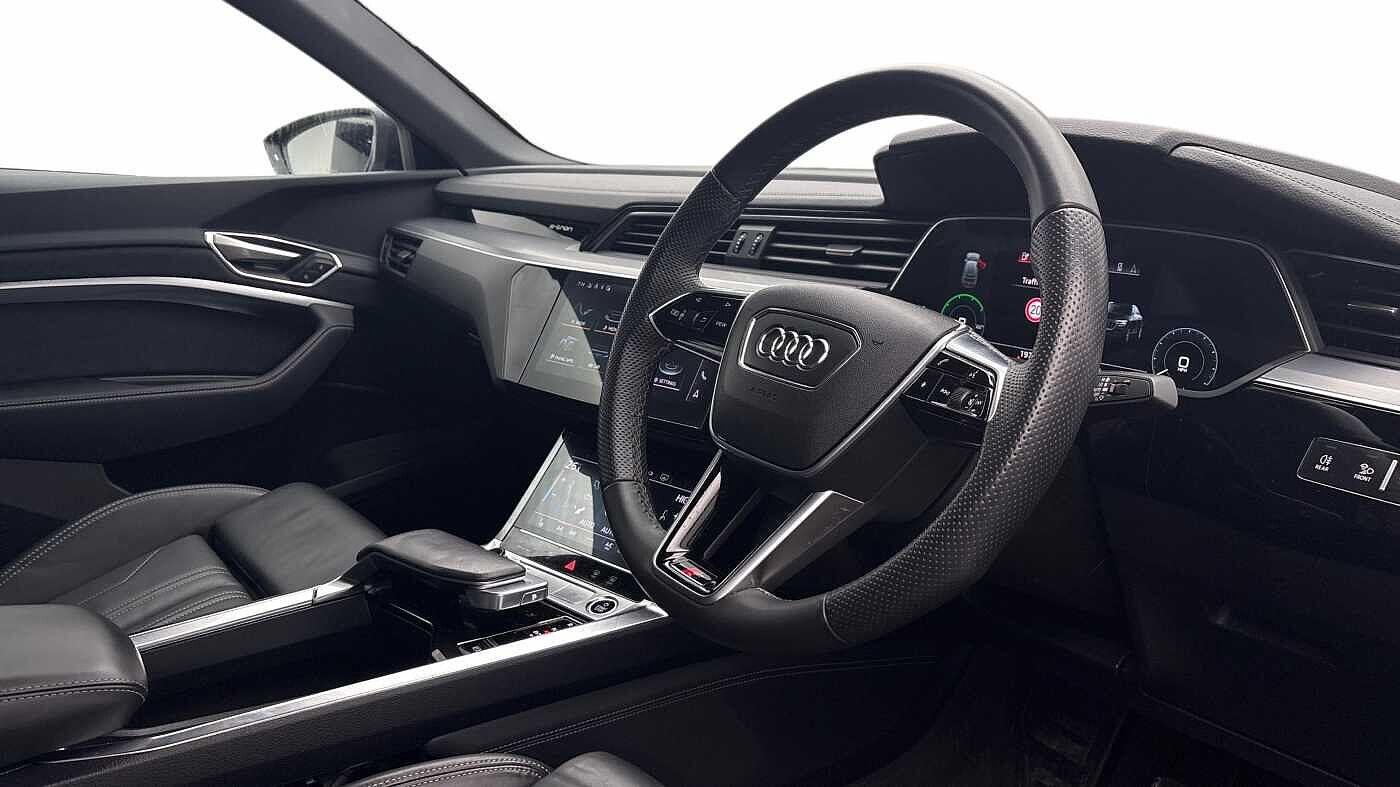 Used Audi Q8 2023 for sale - 77733603: Photo 6