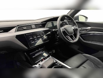 Used Audi Q8 2025 for sale - 78367762: Photo