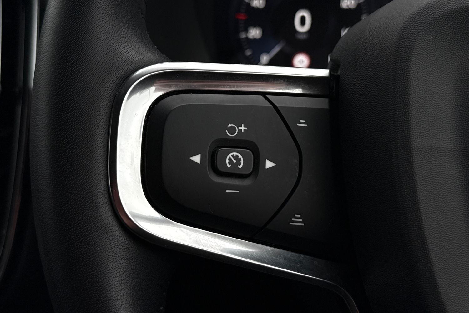 Used Volvo XC40 2021 for sale - 77334300: Photo 37