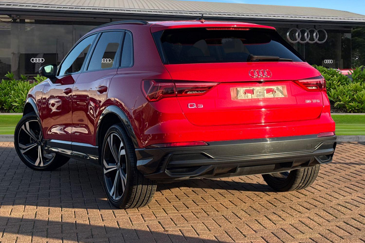 Used Audi Q3 2021 for sale - 76610901: Photo 2