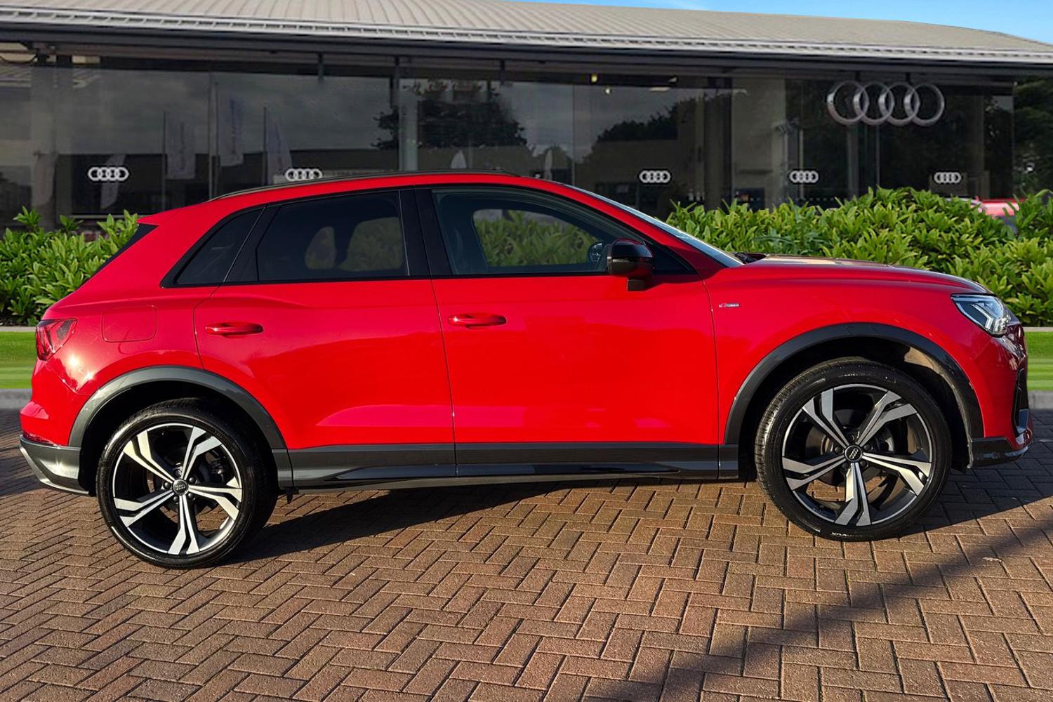 Used Audi Q3 2021 for sale - 76610901: Photo 3