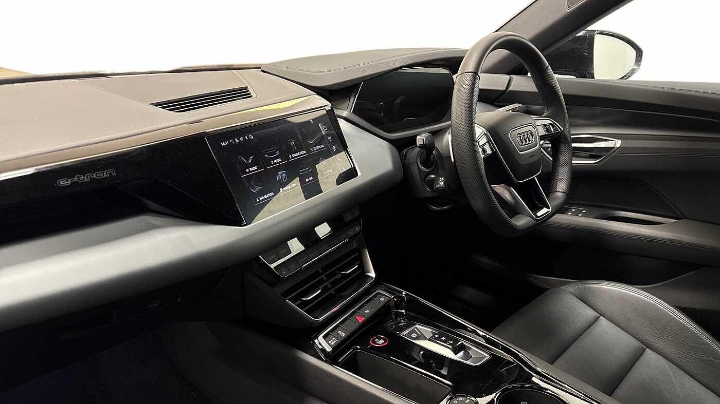 Used Audi e-tron GT 2024 for sale - 77236059: Photo 2