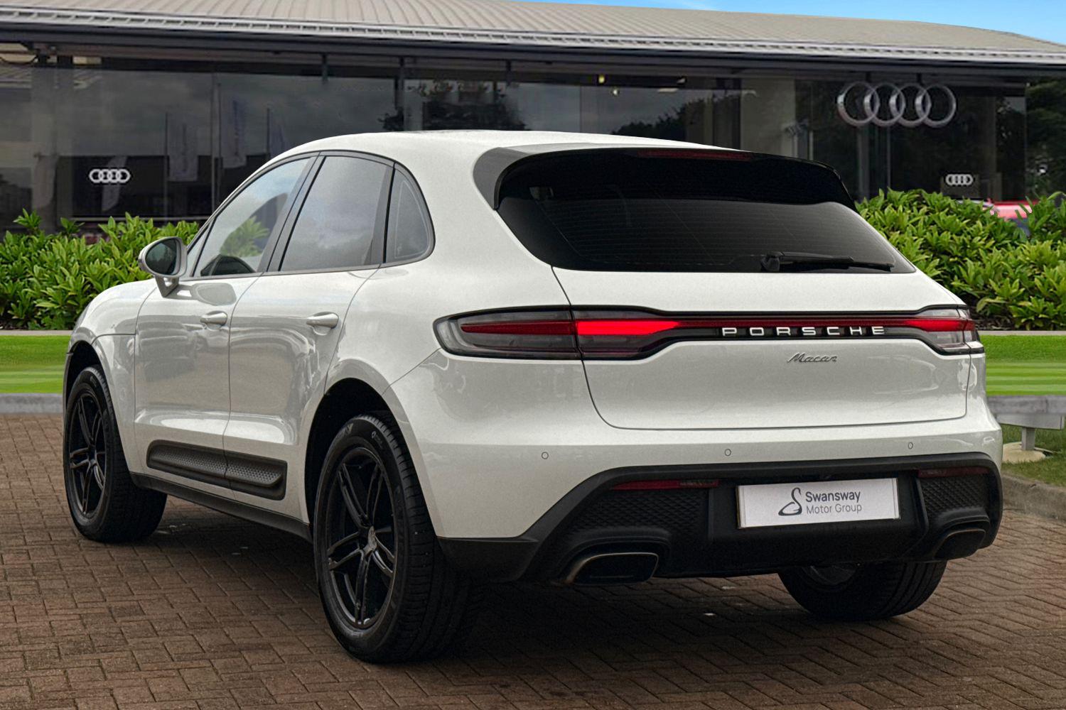Used Porsche Macan 2023 for sale - 77415294: Photo 2