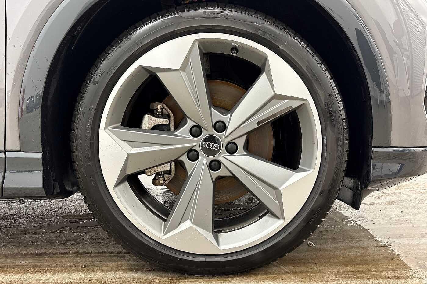 Used Audi Q4 e-tron 2025 for sale - 77820284: Photo 5