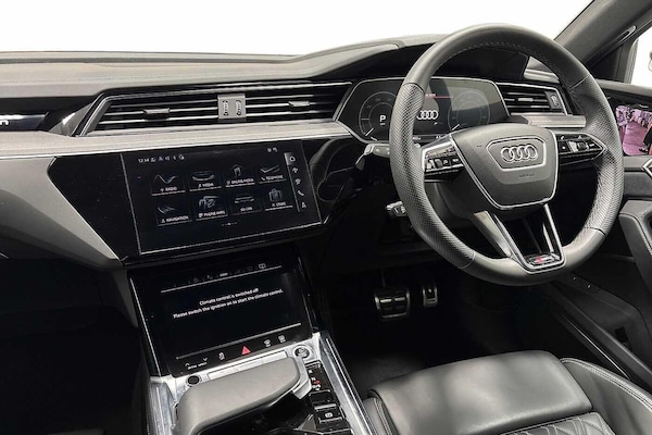Used Audi Q8 2024 for sale - 76300350: Photo 2