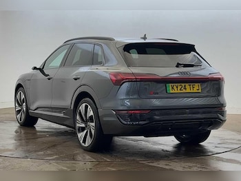 Used Audi Q8 2024 for sale - 76300350: Photo