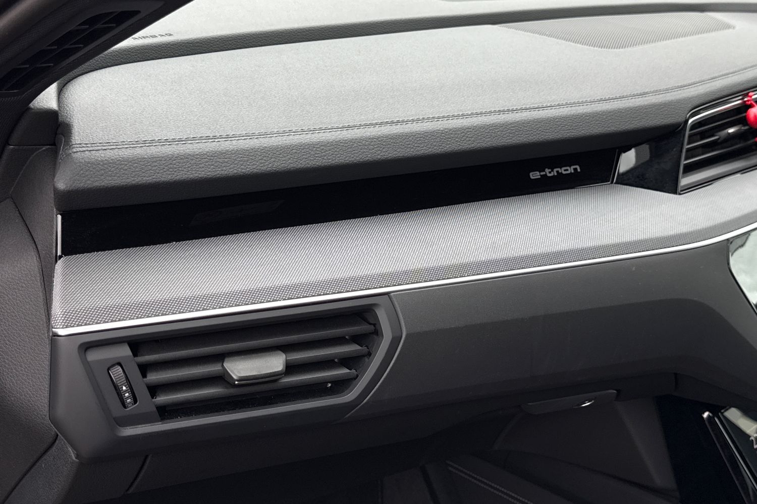 Used Audi Q8 e-tron 2024 for sale - 76171176: Photo 33