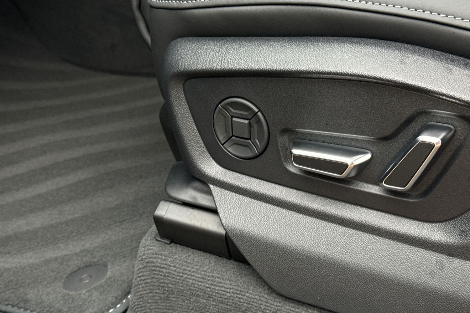 Used Audi SQ7 2026 for sale - 77014049: Photo 32