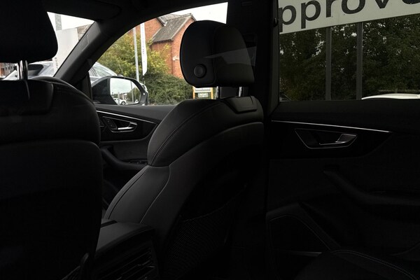 Used Audi Q8 2025 for sale - 76304671: Photo 30