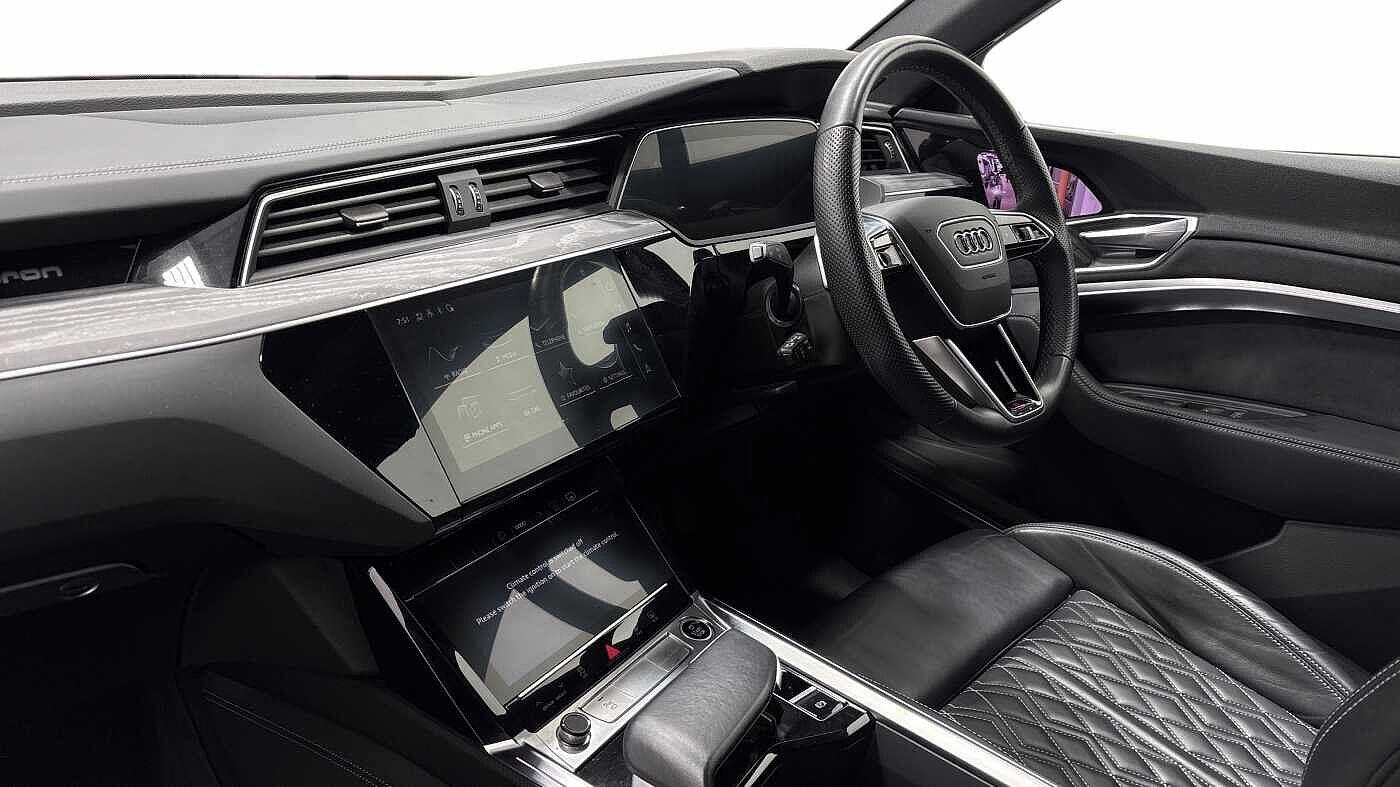 Used Audi e-tron 2022 for sale - 77451084: Photo 2