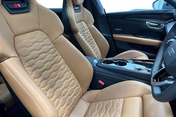 Used Audi e-tron GT 2024 for sale - 76232575: Photo 11