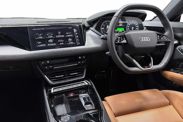 Used Audi e-tron GT 2024 for sale - 76232575: Photo 2