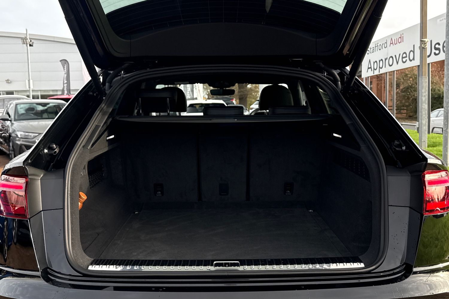 Used Audi Q8 2025 for sale - 76876025: Photo 6