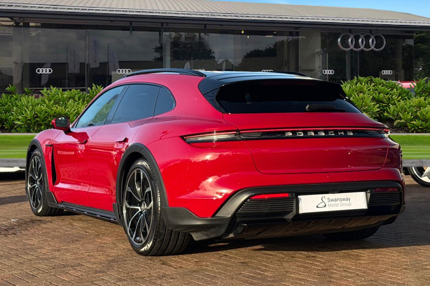 Used Porsche Taycan 2023 for sale - 76896225: Photo 2