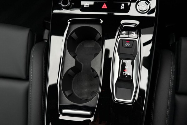Used Audi Q6 e-tron 2025 for sale - 76232574: Photo 60