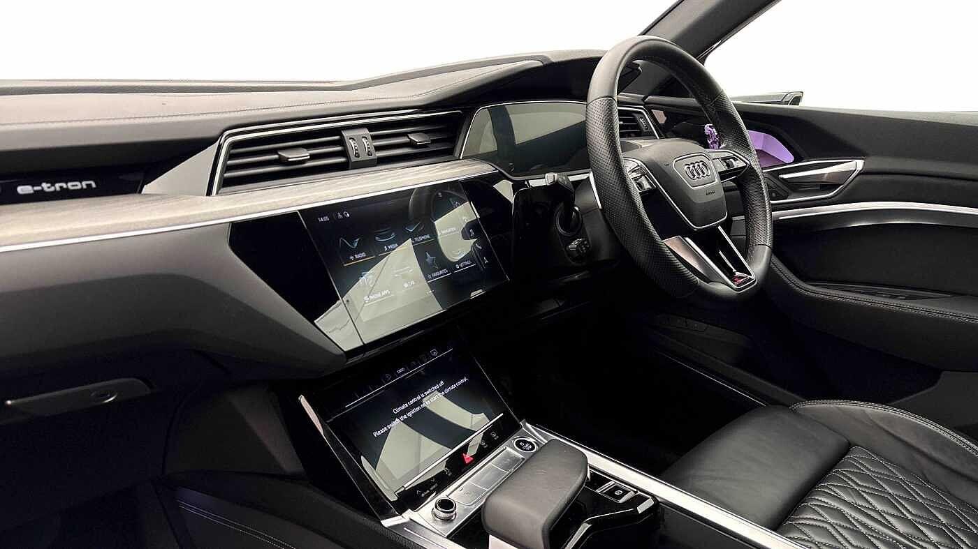 Used Audi e-tron 2022 for sale - 77680172: Photo 2