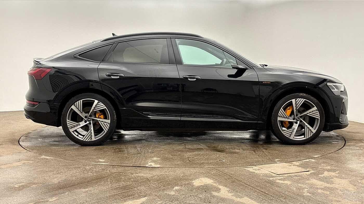 Used Audi e-tron 2022 for sale - 77680172: Photo 4