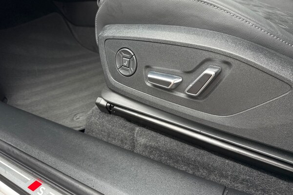 Used Audi Q6 e-tron 2025 for sale - 76316607: Photo 32