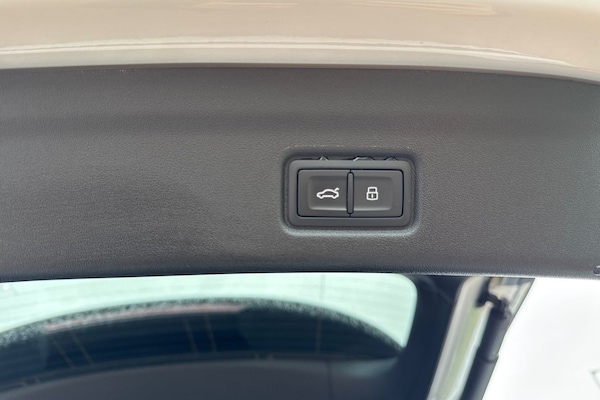 Used Audi Q6 e-tron 2025 for sale - 76316607: Photo 40