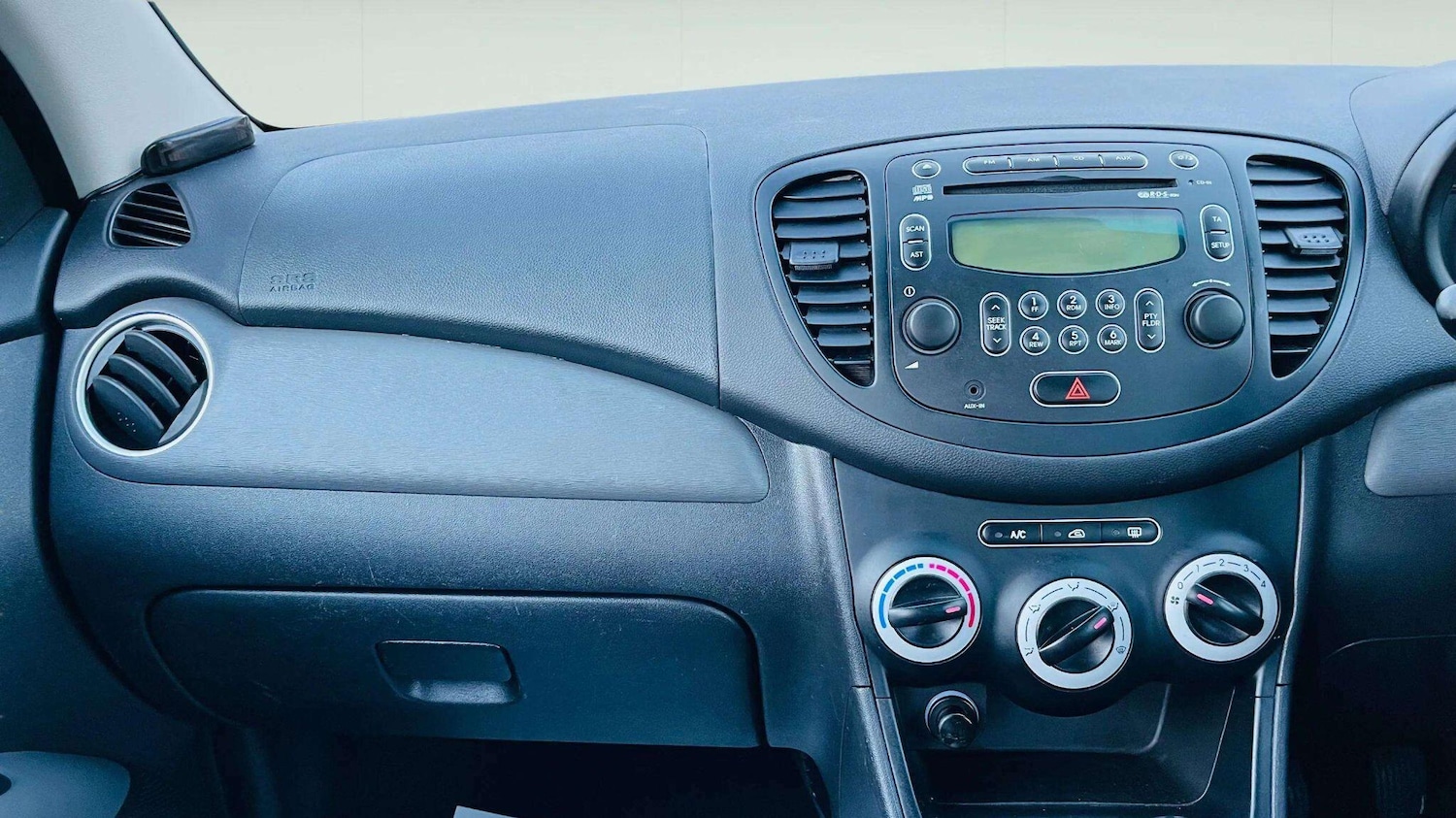 Used Hyundai i10 2010 for sale - 78086402: Photo 13