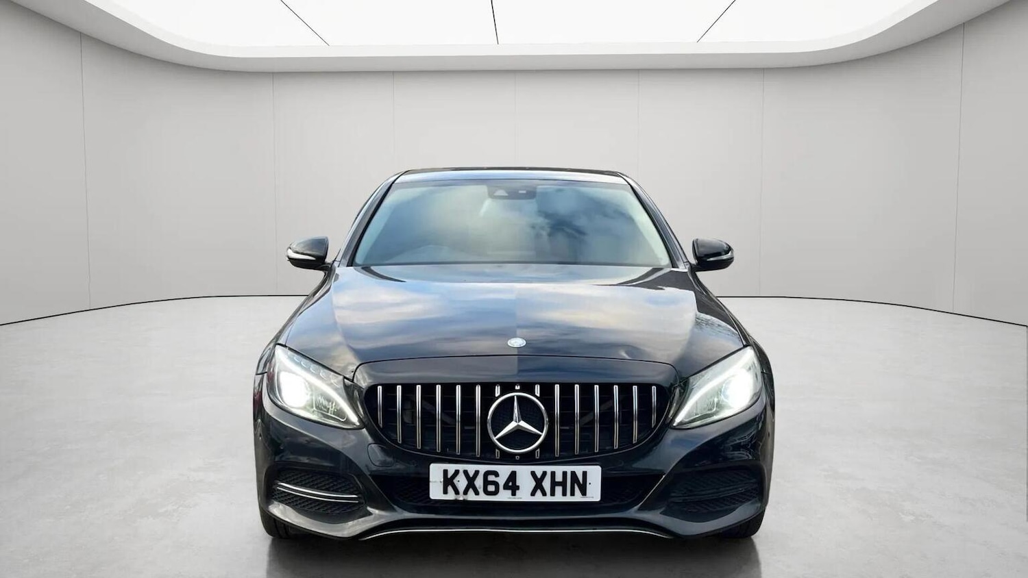 Used Mercedes-Benz C Class 2014 for sale - 78070532: Photo 2