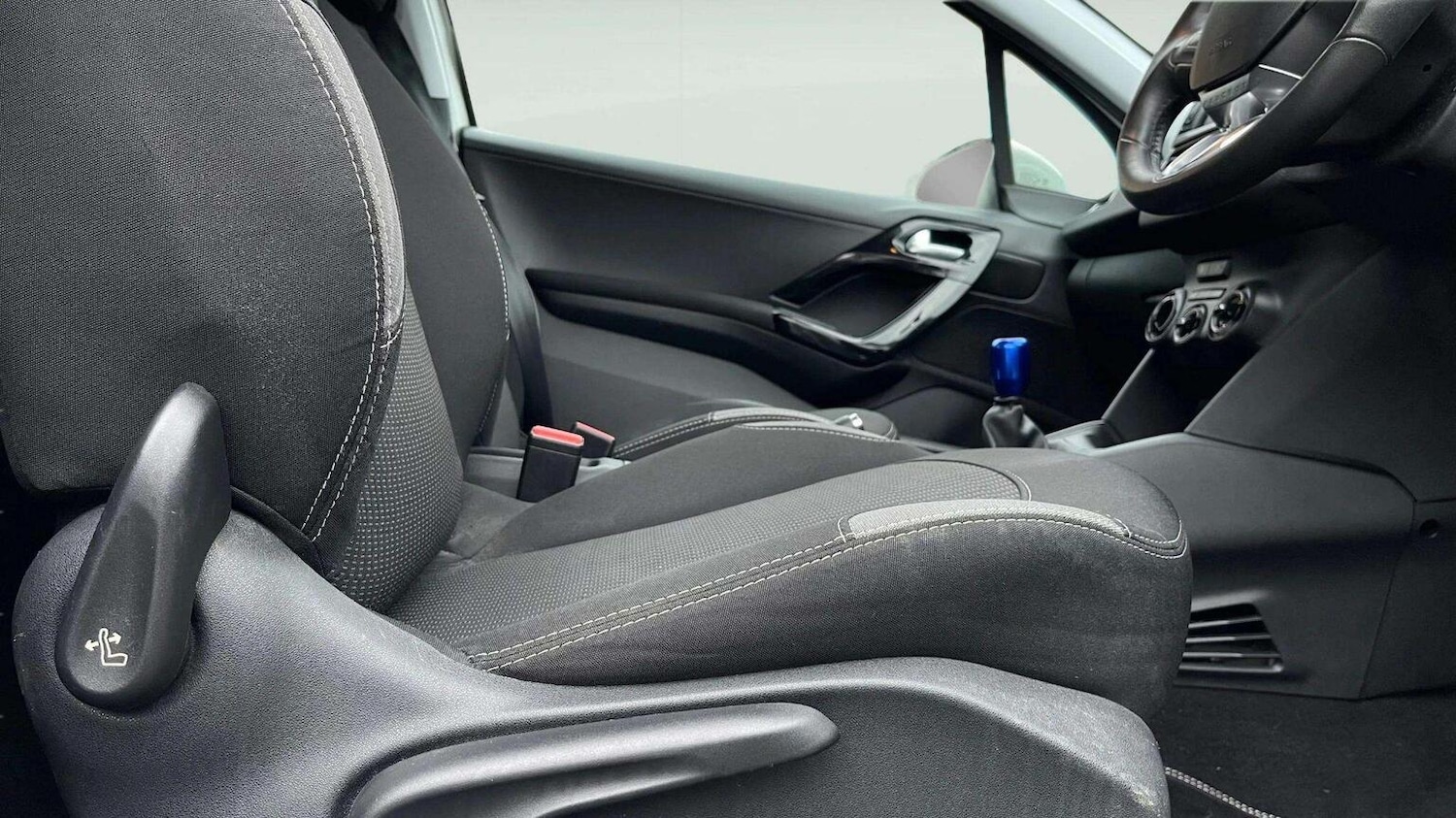 Used Peugeot 208 2016 for sale - 78070315: Photo 18