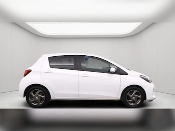 Used Toyota Yaris 2015 for sale - 79348245: Photo