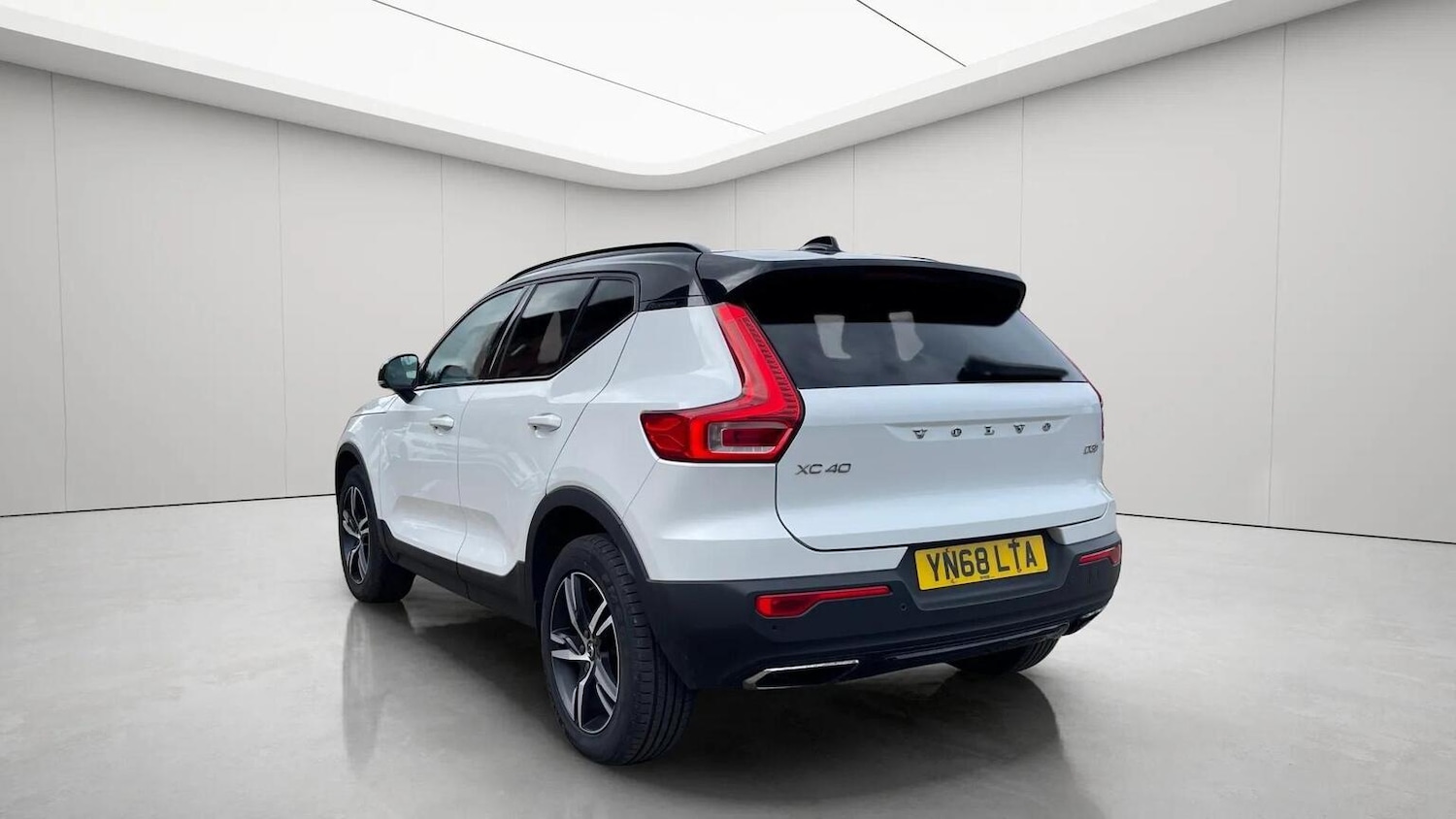 Used Volvo XC40 2018 for sale - 78070558: Photo 2