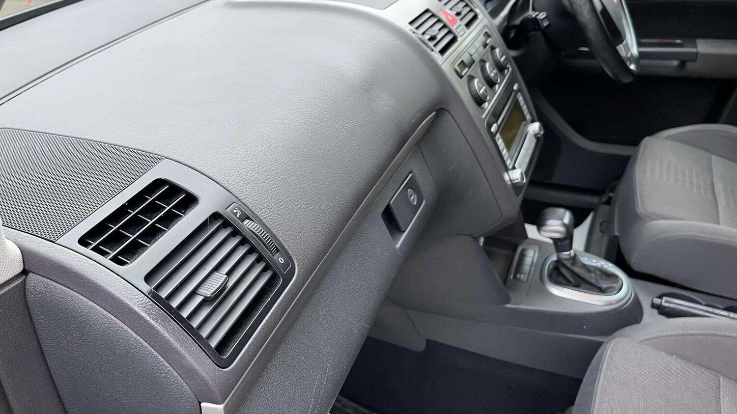 Used Volkswagen Touran 2007 for sale - 78070327: Photo 63