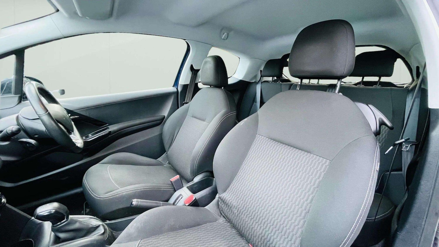 Used Peugeot 208 2016 for sale - 78087189: Photo 32