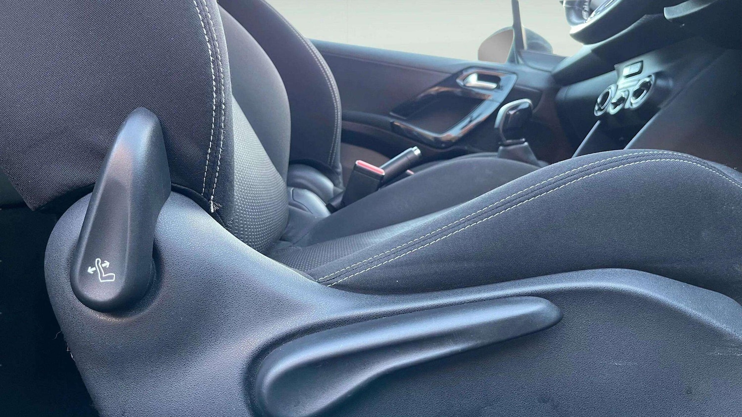 Used Peugeot 208 2016 for sale - 78087189: Photo 33