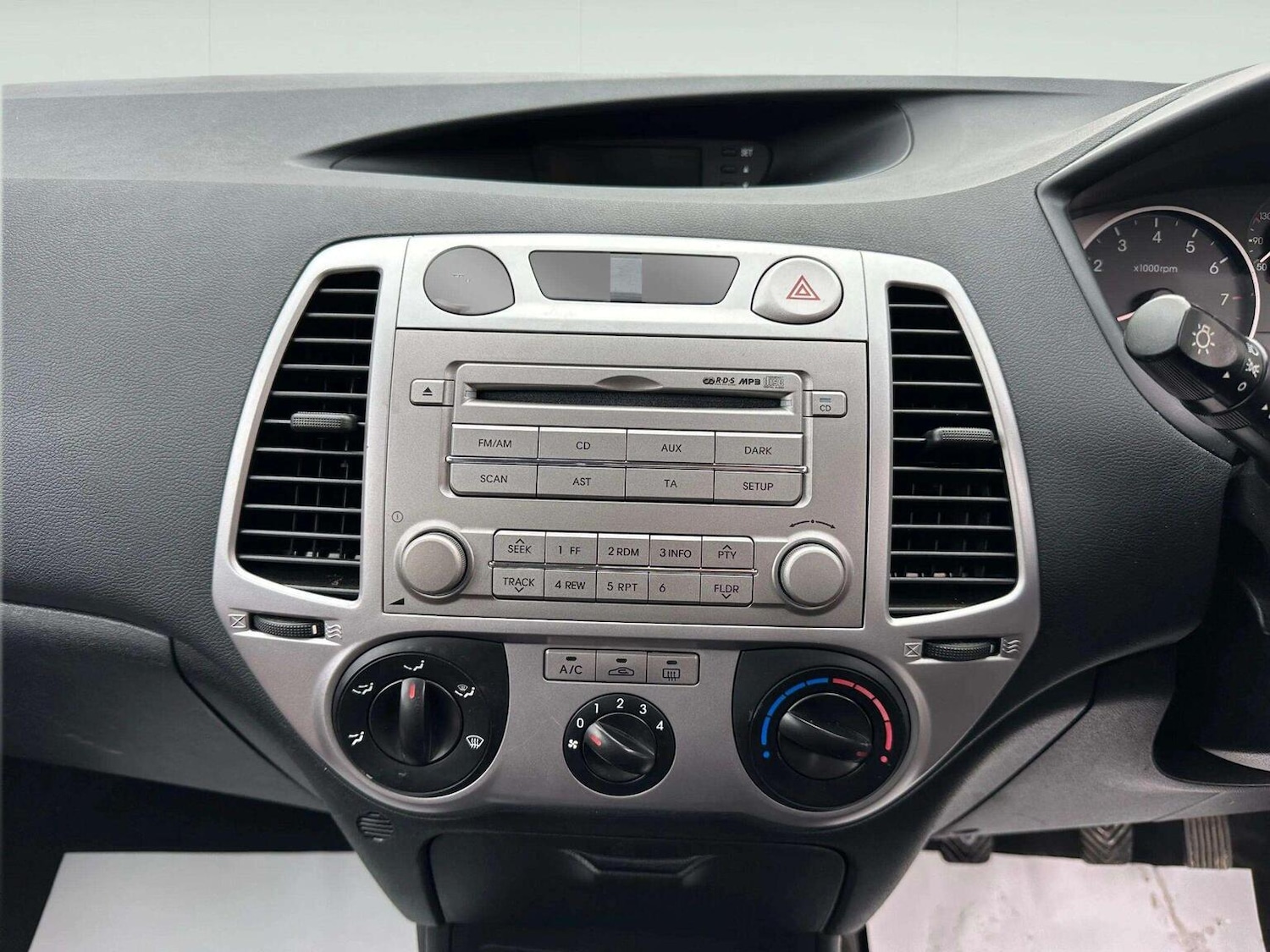 Used Hyundai i20 2012 for sale - 78070324: Photo 8