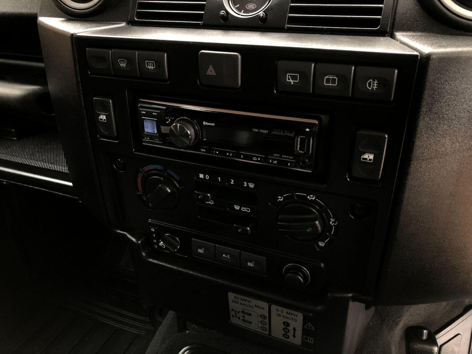 Used Land Rover Defender 90 2014 for sale - 77483671: Photo 45