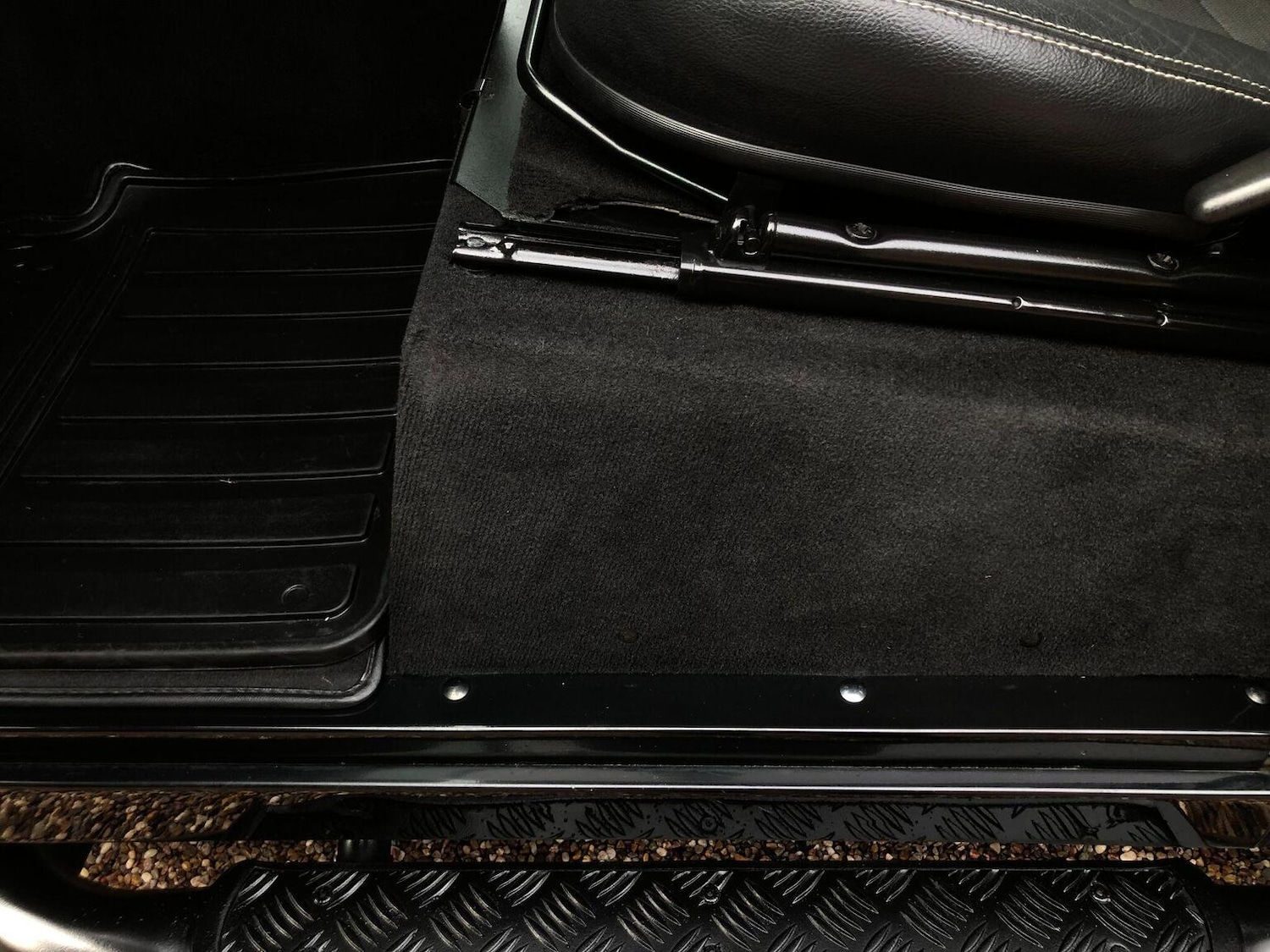 Used Land Rover Defender 90 2014 for sale - 77483671: Photo 47