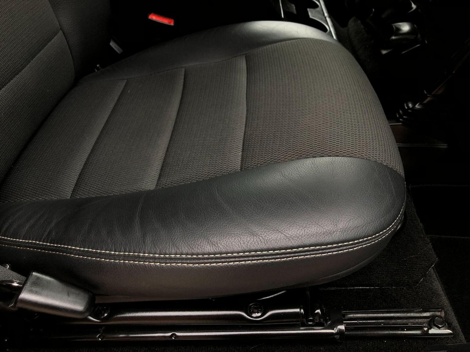 Used Land Rover Defender 2013 for sale - 77357256: Photo 47