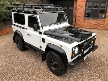 Land Rover Defender feature image