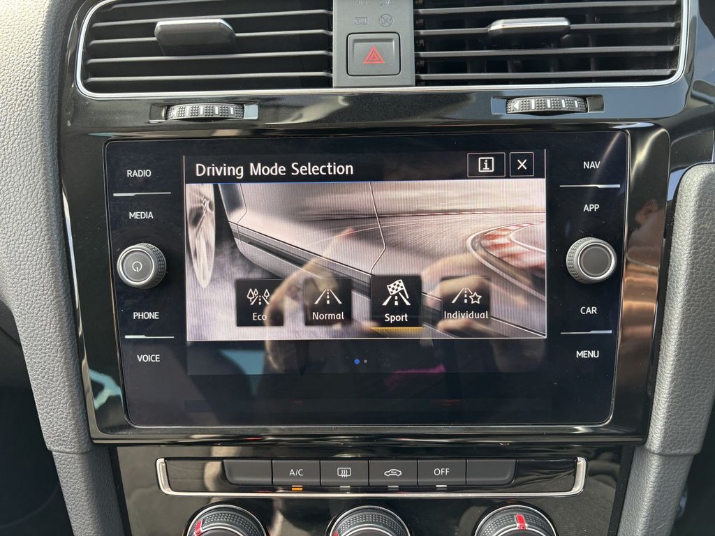 Used Volkswagen Golf 2019 for sale - 76147592: Photo 24