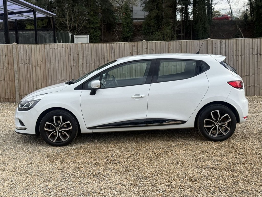 Used Renault Clio 2018 for sale - 78200434: Photo 2