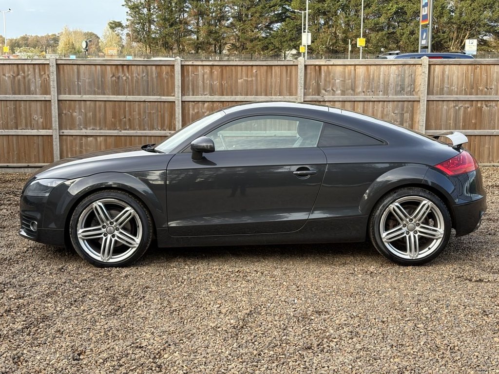 Used Audi TT 2011 for sale - 76558549: Photo 2