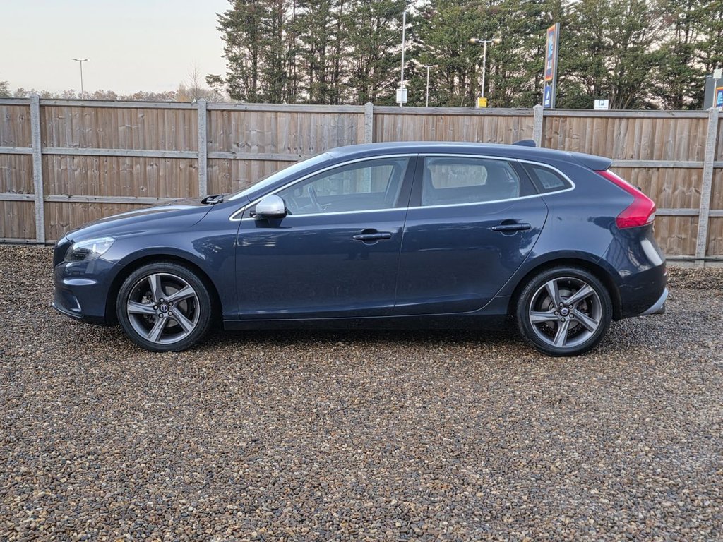 Used Volvo V40 2015 for sale - 76783369: Photo 2