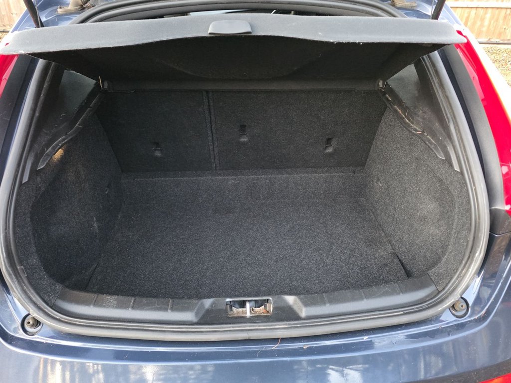 Used Volvo V40 2015 for sale - 76783369: Photo 9